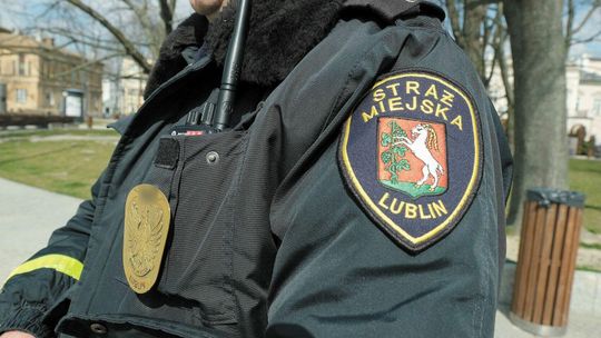 Afera w Straży Miejskiej w Lublinie. Naczelnik podkradał z darów dla uchodźców?