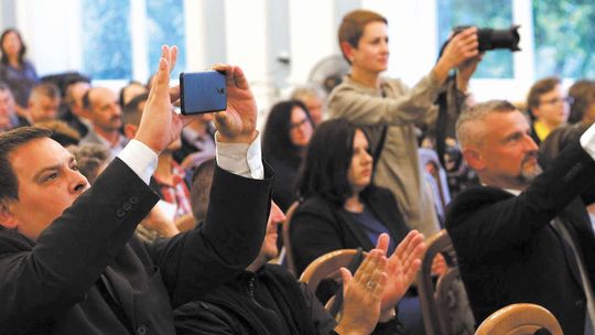 Agitacja wyborcza w siedzibie starostwa. Sala udostępniona działaczom PiS za darmo