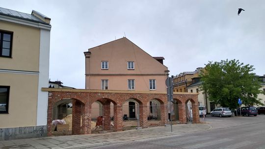 Akademia Zamojska buduje arkady na podwórku