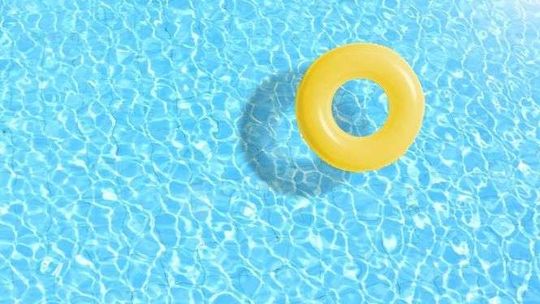 Akcesoria basenowe, które musisz mieć!