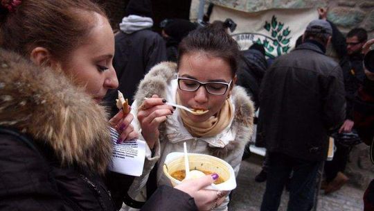 Akcja Jedzenie zamiast Bomb (zdjęcia)