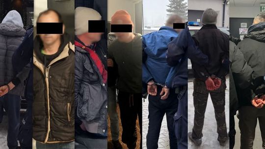 Akcja policji, kobieta chciała wyskoczyć przez okno. 128 zatrzymanych osób