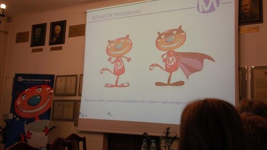 Akcja w szkołach: Kot nauczy dzieci pić mleko
