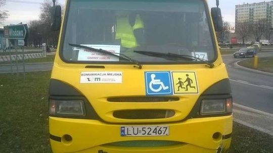 Al. Andersa: Autobus do przewozu dzieci zderzył się z renault