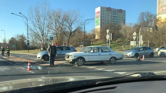 Al. Kompozytorów Polskich: Zderzenie trzech aut. Jeden pas zablokowany