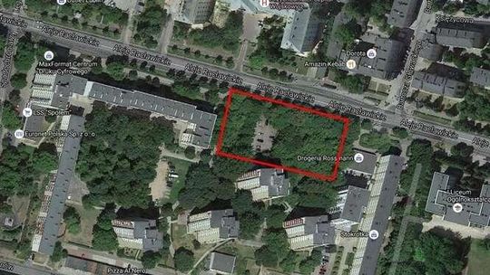 Al. Racławickie: Odroczony wyrok na skwerek. Teren wojska chce przejąć deweloper