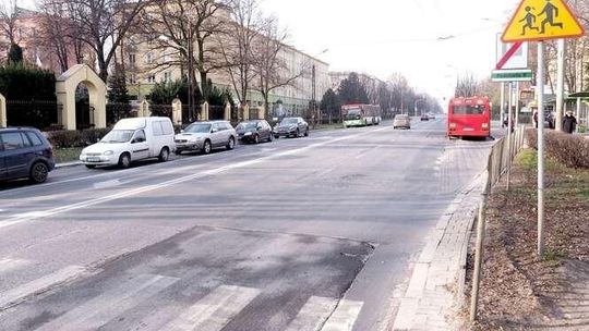 Al. Racławickie: Prosty remont byłby lepszy od przebudowy?