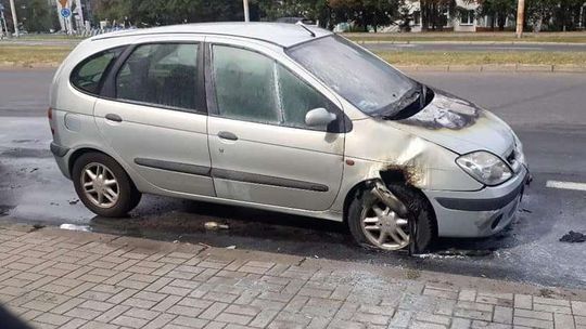 Al. Racławickie: Zapalił się samochód. Interweniowała straż