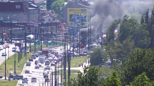 Al. Unii Lubelskiej: Na ulicy palił się samochód (wideo)