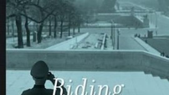 Alan Riding, \"A zabawa trwała w najlepsze. Życie w okupowanym Paryżu”