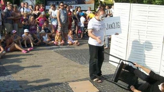 Alarm 24: Apel o dostęp do broni? To nie Carnaval!