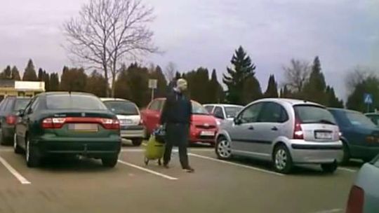 Alarm 24: Idealne parkowanie przy supermarkecie