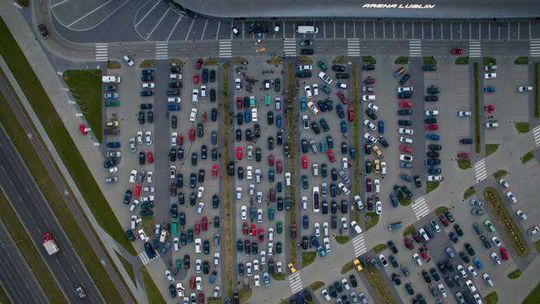 Alarm 24: Kino samochodowe przy Arenie Lublin z lotu drona