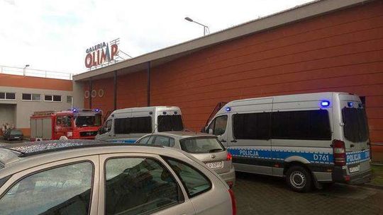 Alarm bombowy w Olimpie. Policja sprawdza budynek