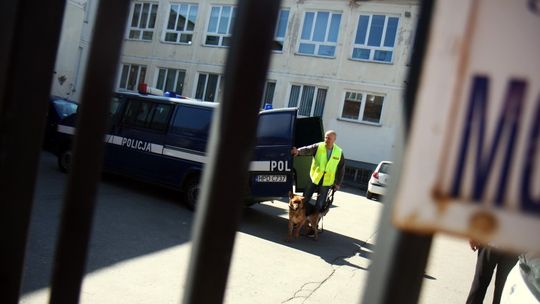 Alarm bombowy w Szkole Podstawowej nr 7 przy ul. Plażowej