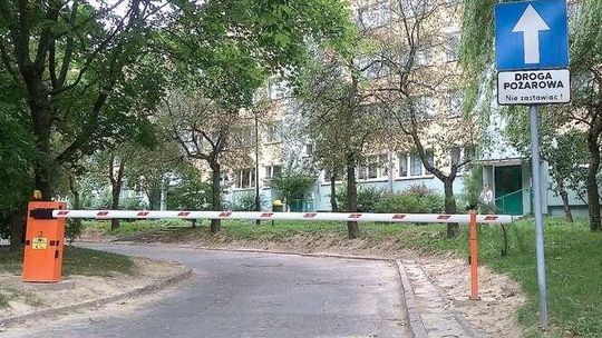 Alarm24: Droga pożarowa i szlaban. Jak przejedzie straż? "Poradzimy sobie"