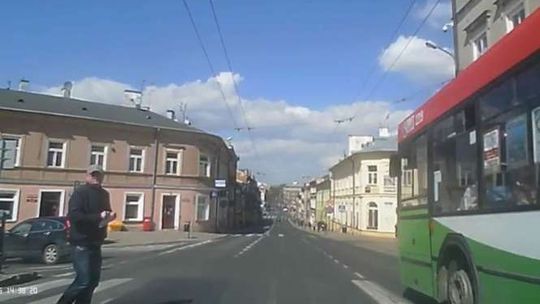 Alarm24: Pieszy na pasach. Kierowca autobusu miejskiego nie zatrzymał się