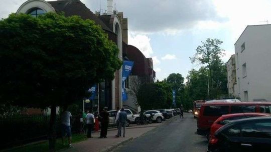 Alarmy bombowe w prokuraturach i w telewizji. Policja sprawdza budynki