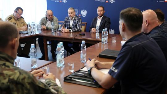 Alarmy, ewakuacje i wojskowe samoloty. Lubelskie reaguje na zagrożenie zza granicy