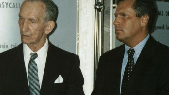 Aleksander Kwaśniewski dziękuje Obamie za odznaczenie Jana Karskiego