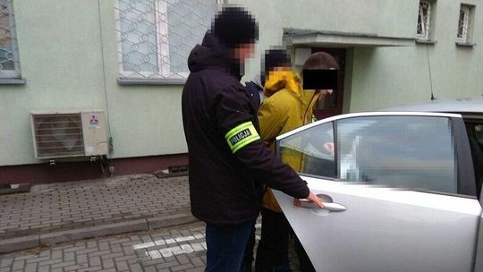 Alimenciarz wpadł w hotelu. Była z nim poszukiwana 16-latka