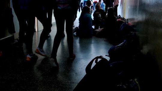 Alkohol w szkole w Lublinie. Dyrekcja wezwała rodziców, otworzyli szafkę jednej z uczennic