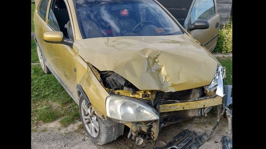 Alkohol we krwi, w samochodzie narkotyki. Kłopoty 25-latka