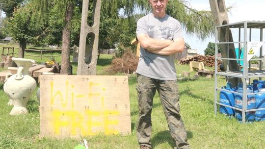 Alkohol zniknął, ale jest plac zabaw i wypożyczalnia rowerów. Sklep jak dom kultury