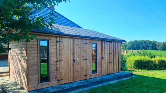 Altana narzędziowa z drewna – porządek, estetyka i funkcjonalność w Twoim ogrodzie