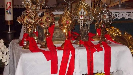 Alternatywa dla Halloween. Wierni przeszli z relikwiami