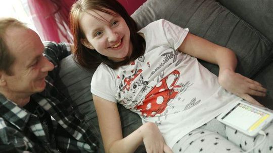 Amanda wybudziła się ze śpiączki. Laptop może pomóc w nauce