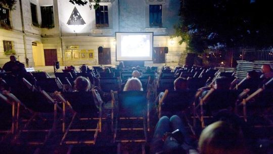 Ambitne kino pod chmurką. Gratis