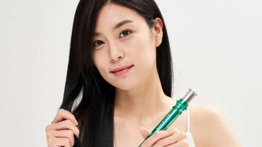 Ampułki na wypadanie włosów: jak wybrać i jak stosować, żeby miało to sens