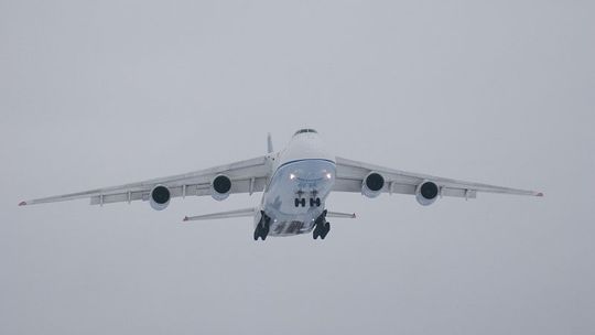 An-124 Rusłan wylądował na lotnisku w Świdniku (zdjęcia, wideo)