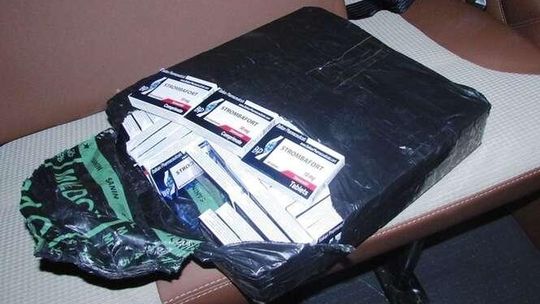 Anaboliki ukrył w skrytkach w samochodzie