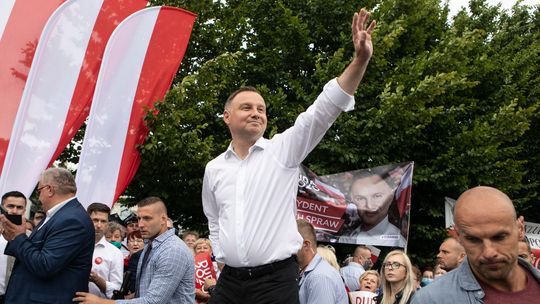 Andrzej Duda w Łukowie. Na wiec prezydenta przyszli też jego przeciwnicy