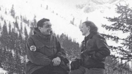 Angelika Kuźniak, Ewelina Karpacz-Oboładze, "Krótka historia długiej miłości"