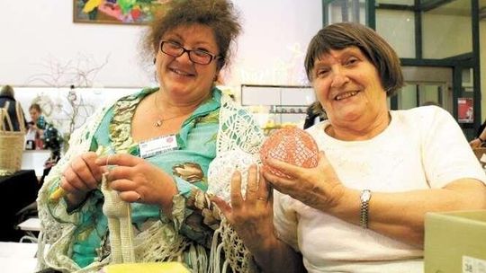 Aniołki, stroiki i gwiazdki na kiermaszu w Puławach