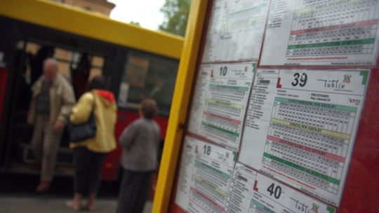 Ankieterzy odpytują pasażerów