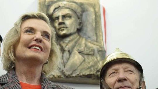 Anna Maria Anders odsłoniła płaskorzeźbę ojca