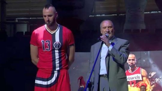 Antoni Macierewicz wygwizdany podczas meczu drużyny Gortata