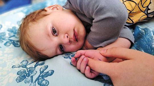 Antoś gdy płacze pokazuje, że boli serduszko. Mama: "Nie wiem, ile ma czasu. Ale wiem, że muszę walczyć o jego życie"