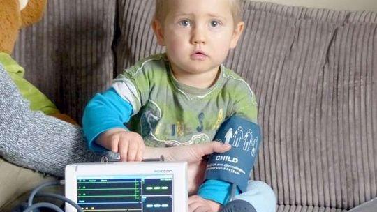 Antoś ma wadę serca i potrzebuje pomocy. Połowę kwoty już udało się zebrać