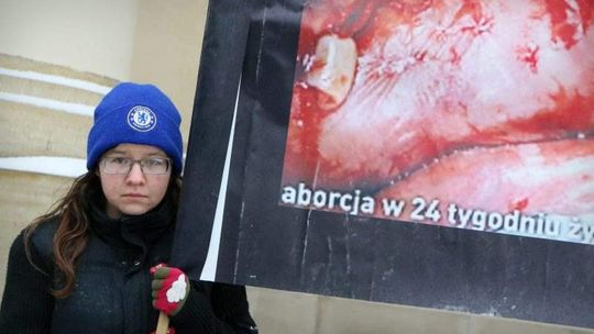 Antyaborcyjna manifestacja przed Ratuszem w Lublinie