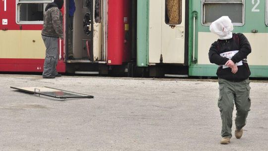 Antyterroryści uwolnili kibiców z pociągu: Policyjne ćwiczenia w Zamościu (foto, video)
