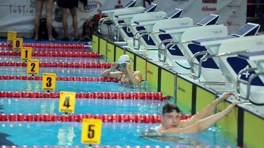 Aqua Lublin. Brąz Jowity Sieńczyk podczas pływackich MP, rekord Konrada Czerniaka