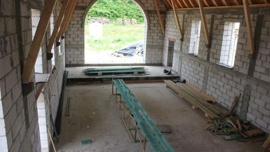 Arcybiskup dołożył do kościoła Zanussich w Bochotnicy