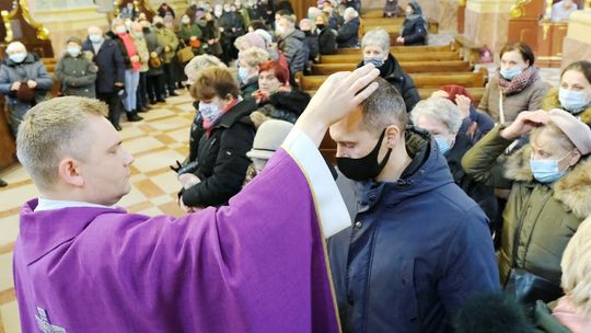 Arcybiskup oficjalnie apeluje o złagodzenie obostrzeń w kościołach