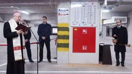 Arcybiskup poświęcił nowy parking KUL. Trzy miejsca dla najlepszych studentów