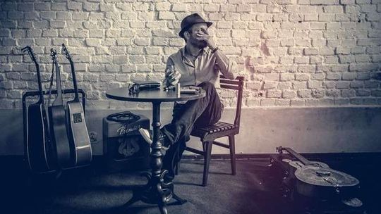 Arek Zawiliński w Whisky Cafe